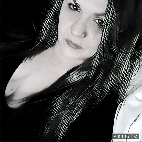 Meet your Posher, Lauren - Picture 6 of 8